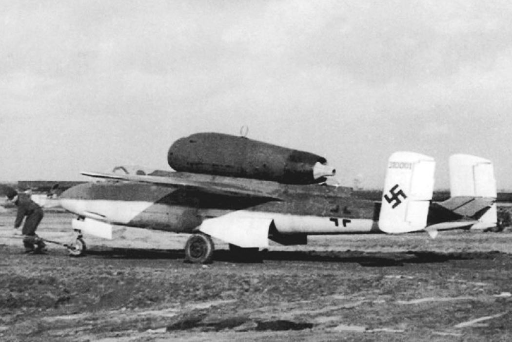 Heinkel He 162 A-8 Volksjäger - High Speed Flight In The Salamander ...